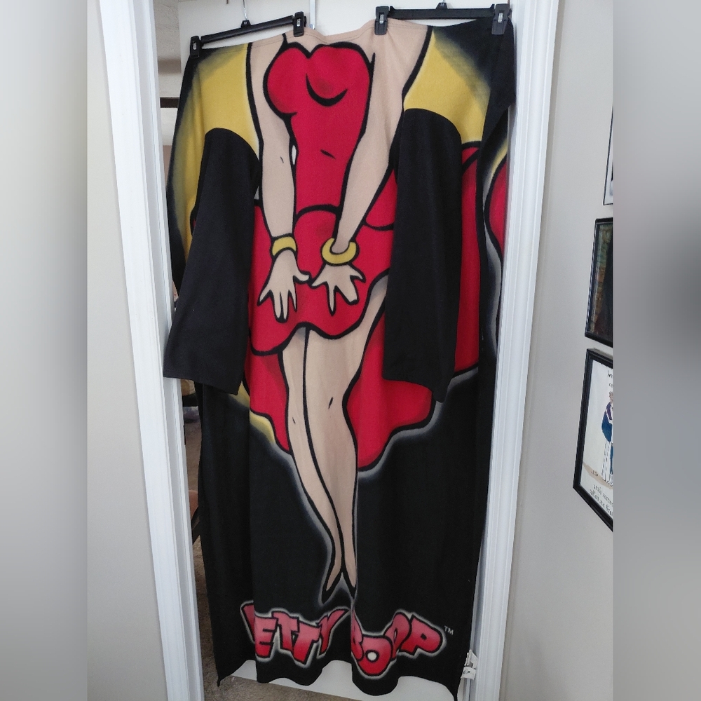 Betty Boop Red and Black Blanket Snuggly